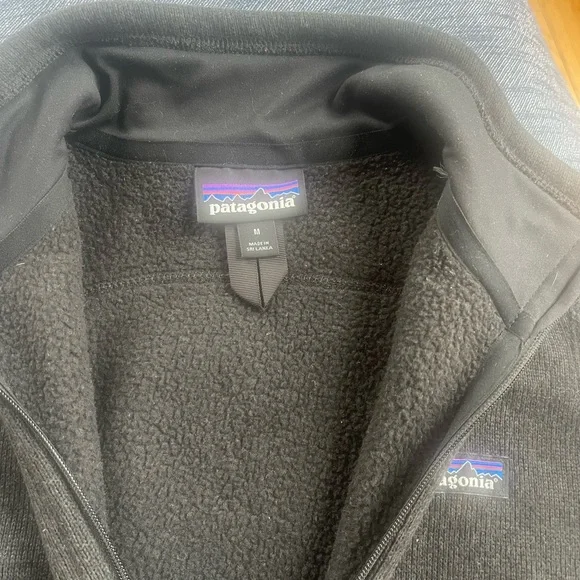 Patagonia Women’s size medium used good condition pilling. Charcoal grey vest - Picture 4 of 4